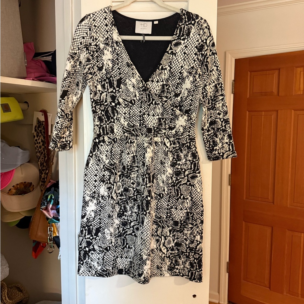 Anthropologie knit stretchy Black and White snake skin Patterned Dress
